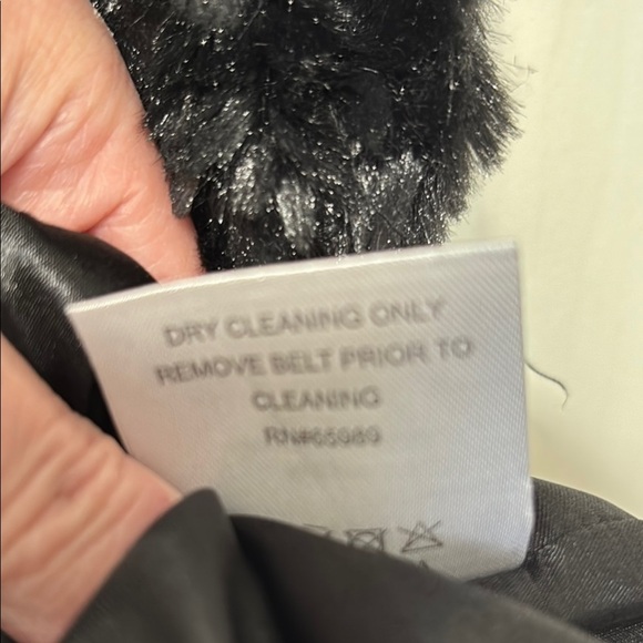 Faux Frenzi Faux Fur Black Vest with Belt size Small - Picture 11 of 13